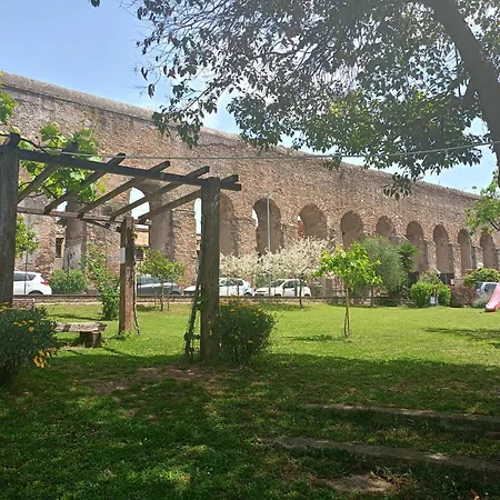 Two-room Apt. Under The Aqueduct's Arch In Pigneto * Ρώμη